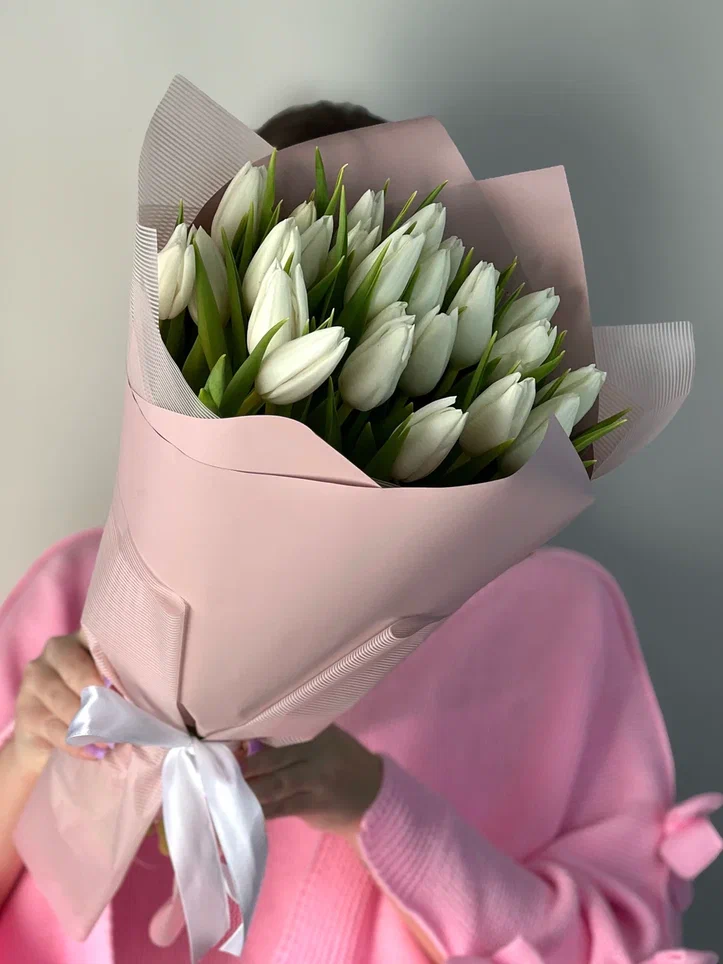 25 белых тюльпанов