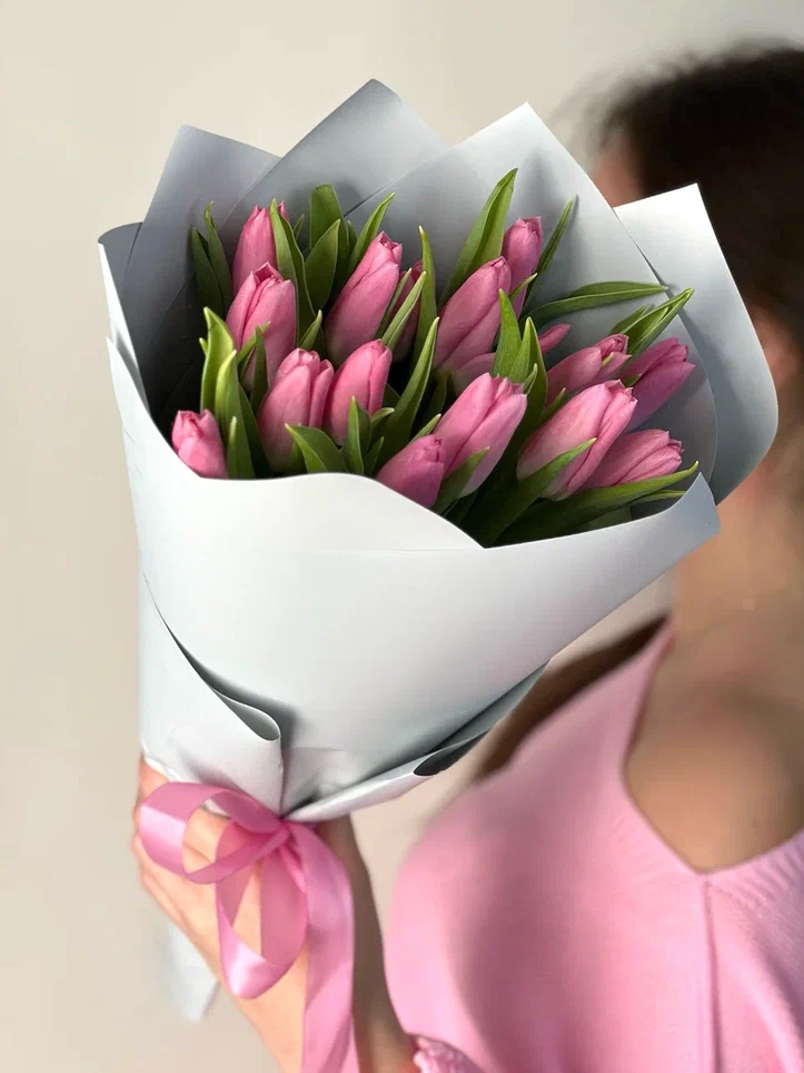 15 розовых тюльпанов