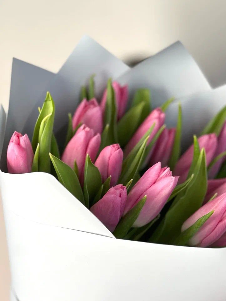 15 розовых тюльпанов