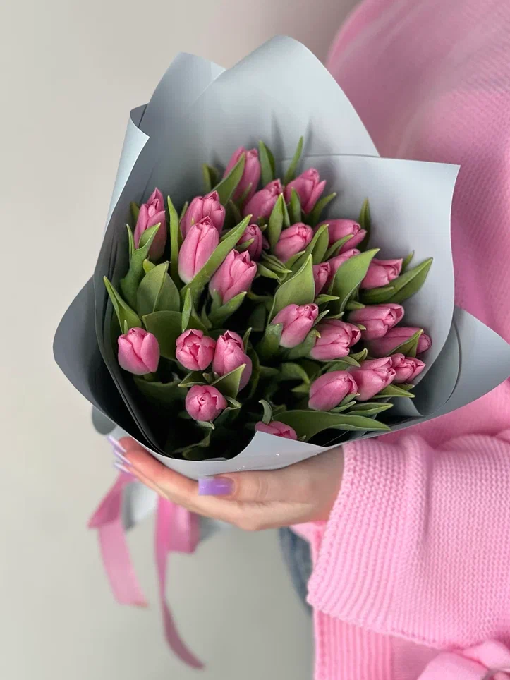 25 розовых тюльпанов