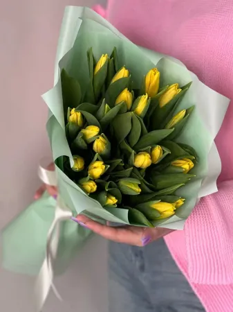 25 желтых тюльпанов