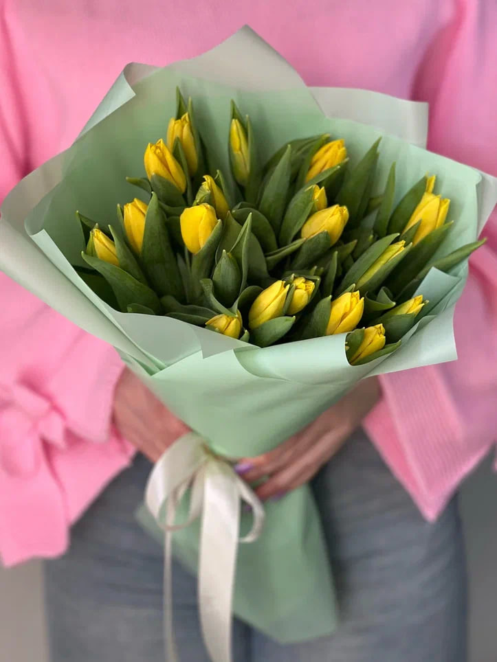 25 желтых тюльпанов