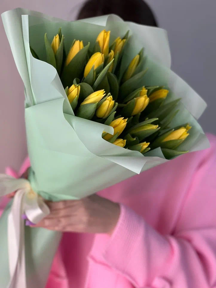 25 желтых тюльпанов