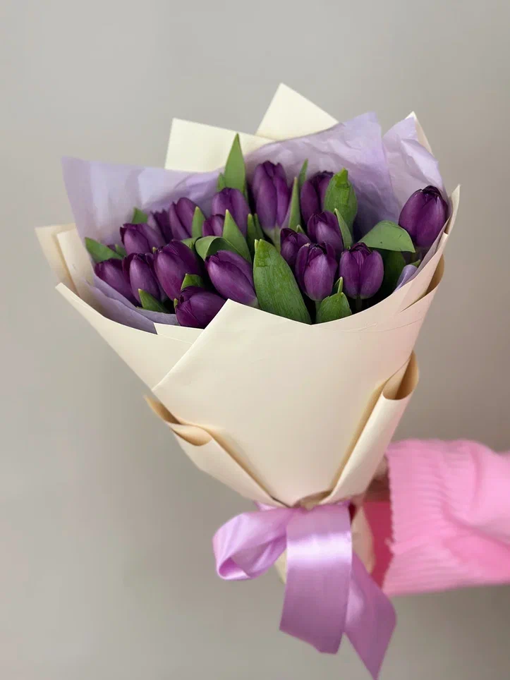 25 сиреневых тюльпанов