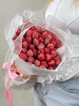 Розовые пионовидные тюльпаны