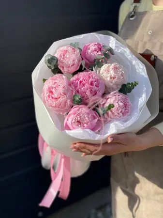 Готовый букет пионов