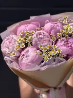 Цветы Букет «Пионовый рассвет с ромашками» 4