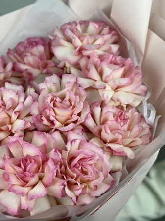 Букет нежных японких роз