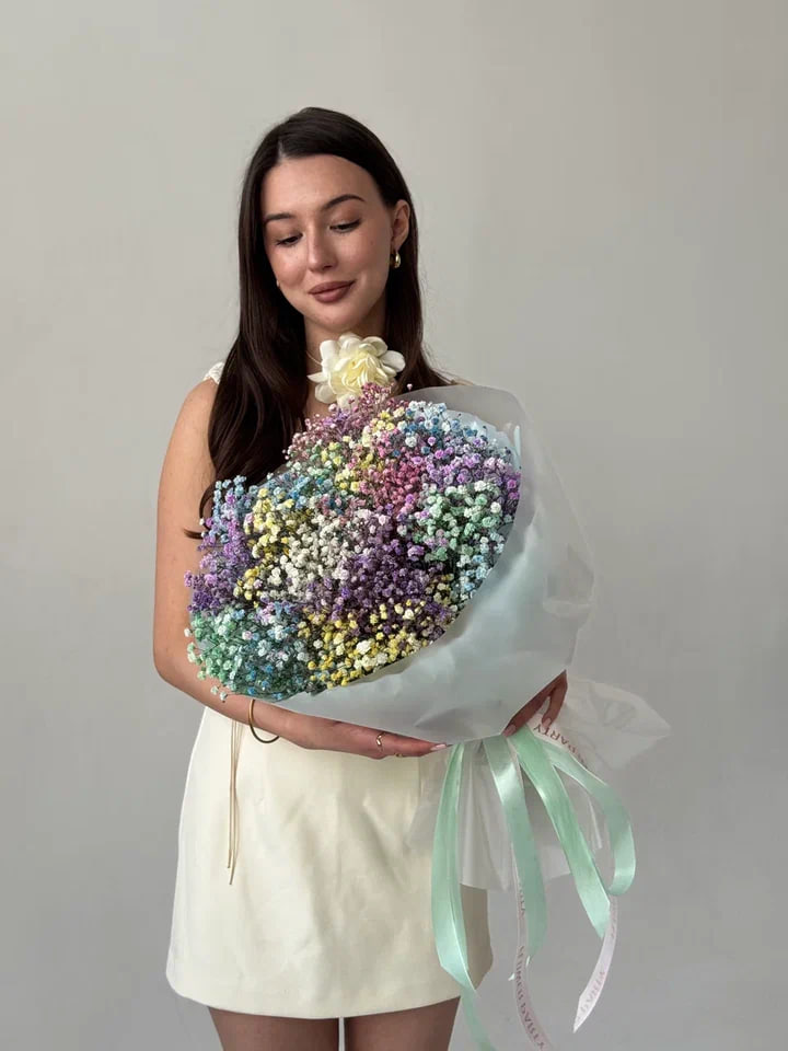 Монобукет из радужной гипсофилы
