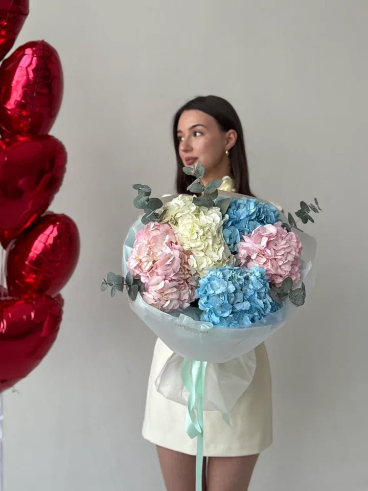 Монобукет из 5 гортензий