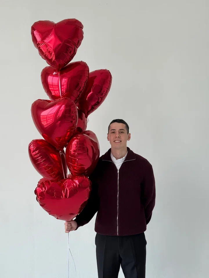 Фонтан из красных сердец