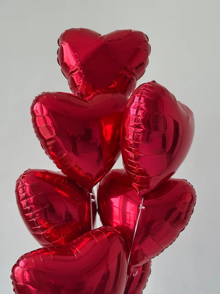 Фонтан из красных сердец