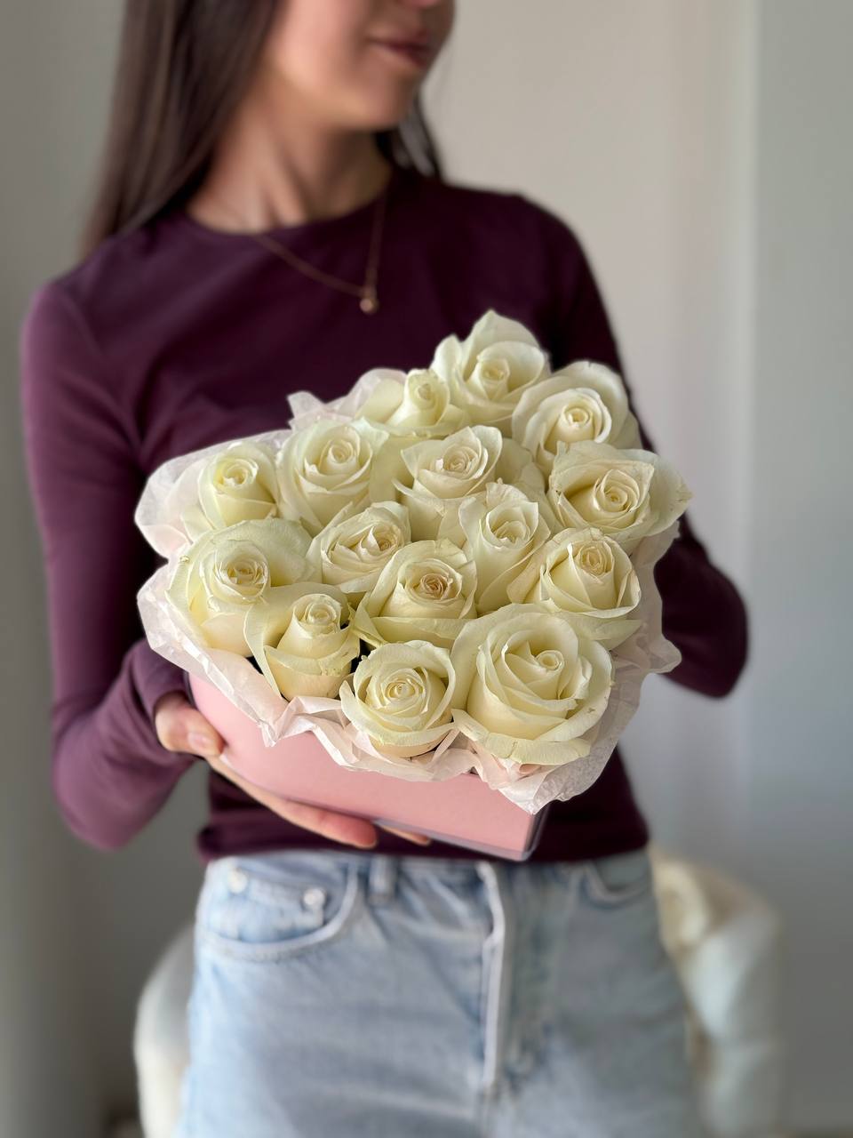 Сердце из белых роз