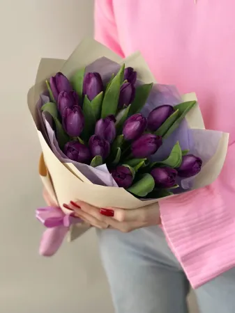 15 сиреневых тюльпанов