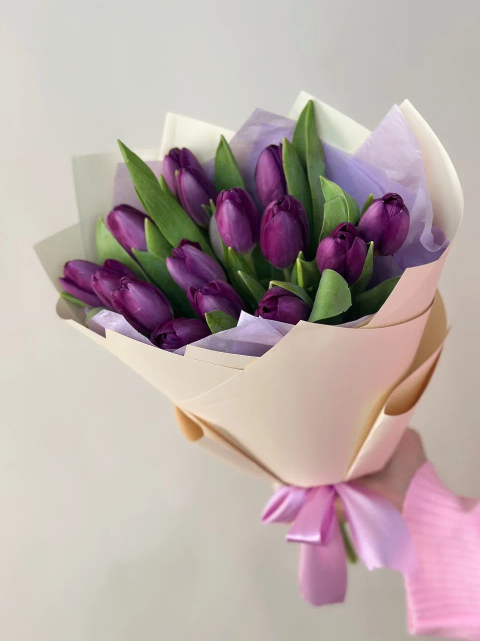 15 сиреневых тюльпанов