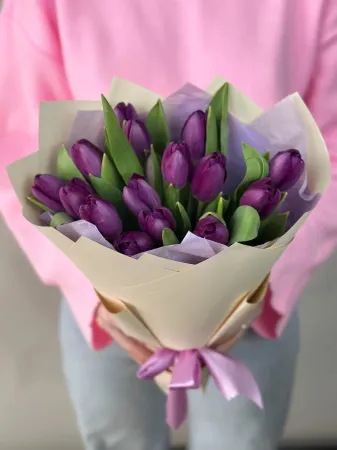 15 сиреневых тюльпанов
