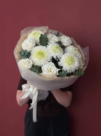 Букет хризантем Магнум в стильной упаковке