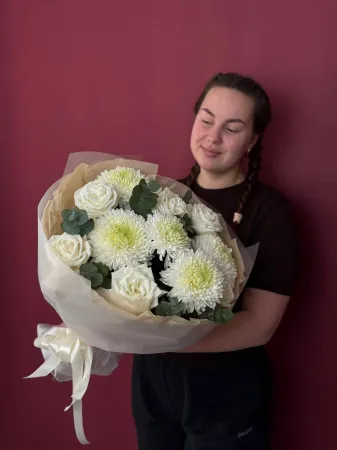 Букет хризантем Магнум в стильной упаковке