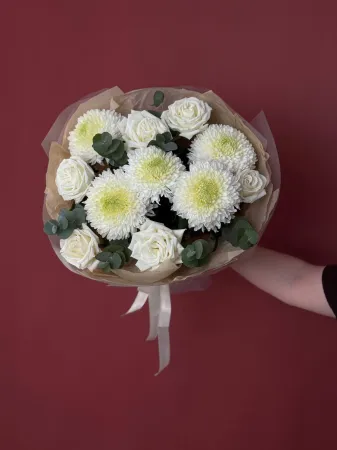 Букет хризантем Магнум в стильной упаковке