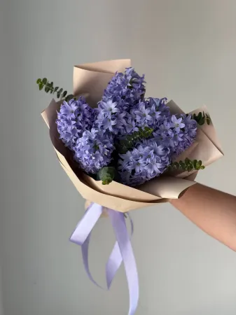 Букетик - комплимент из гиацинтов
